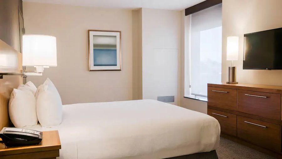 Hyatt Place Buffalo Amherst — Guest room