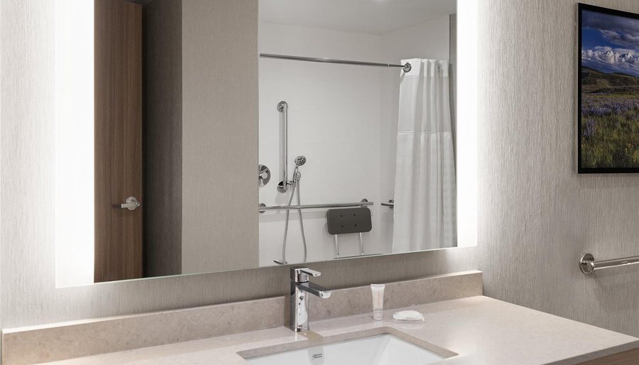 Hyatt Place Casper — Bathroom