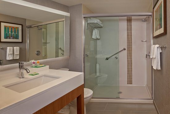 Hyatt Place Chapel Hill Southern Village — Bathroom