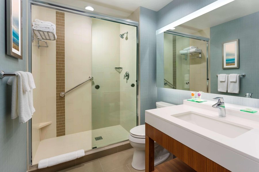 Hyatt Place Chicago Wicker Park Chicago Illinois — Bathroom