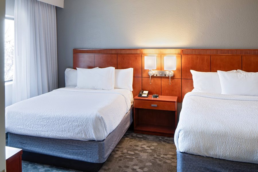 Hyatt Place Cincinnati Blue Ash — Guest room