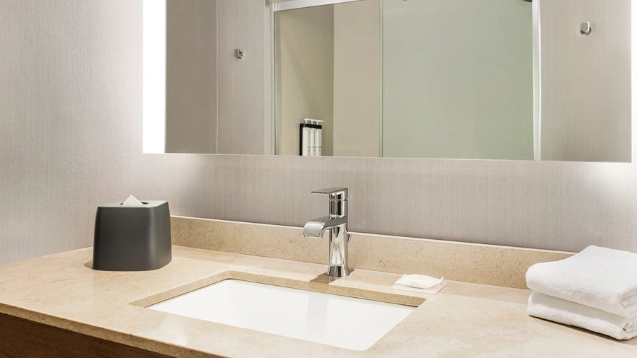 Hyatt Place Columbus Polaris — Bathroom