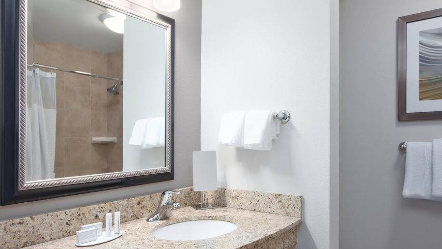 Hyatt Place Corpus Christi — Bathroom