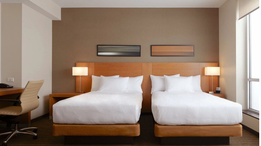 Hyatt Place Delano — Guest room