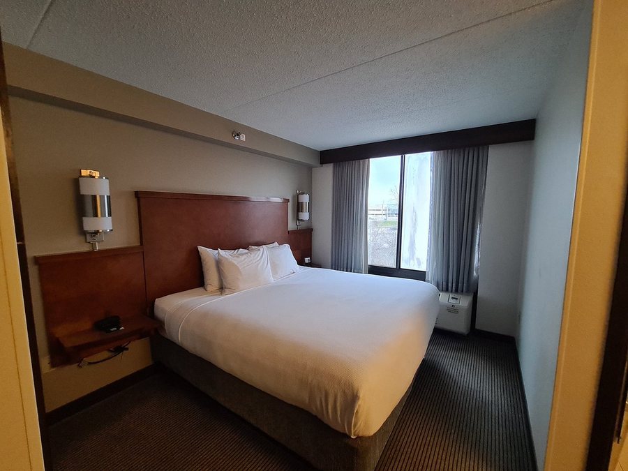 Hyatt Place Detroit Livonia — Guest room