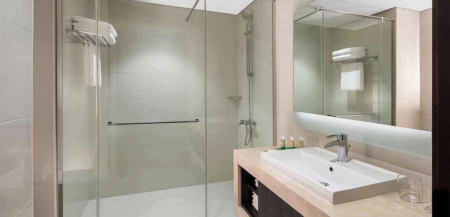 Hyatt Place Dubai Jumeirah — Bathroom