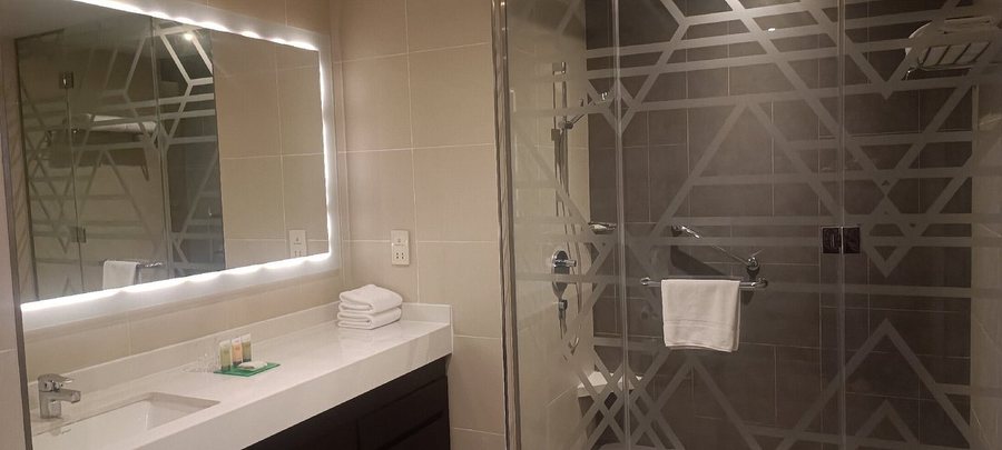 Hyatt Place Dubai Wasl District Residences — Bathroom