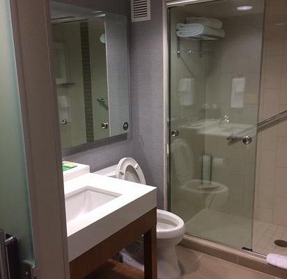 Hyatt Place Durham Southpoint — Bathroom