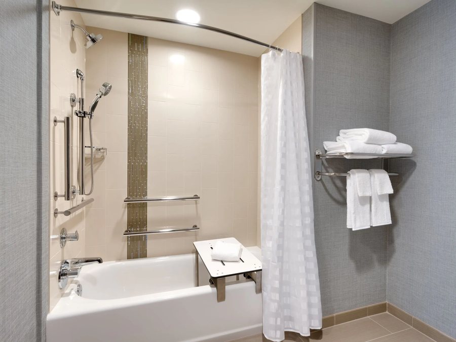 Hyatt Place Fairbanks — Bathroom