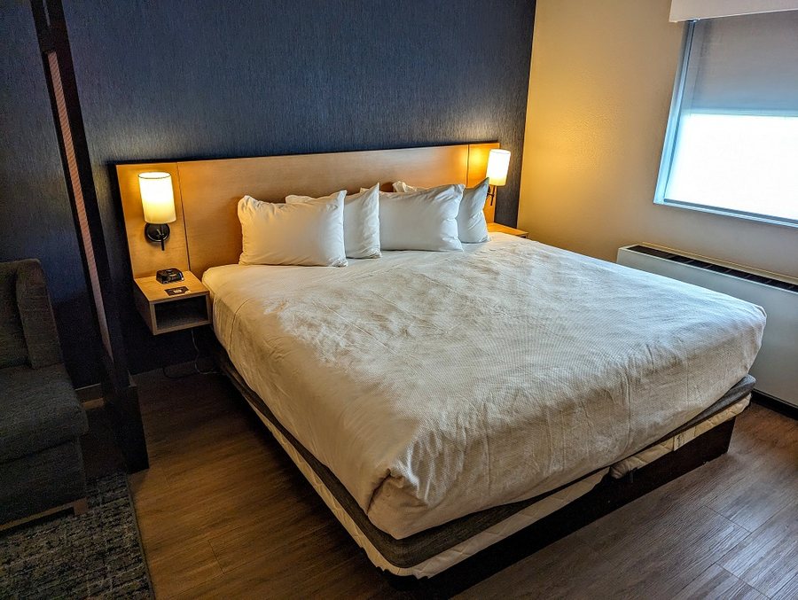 Hyatt Place Fairbanks — Guest room