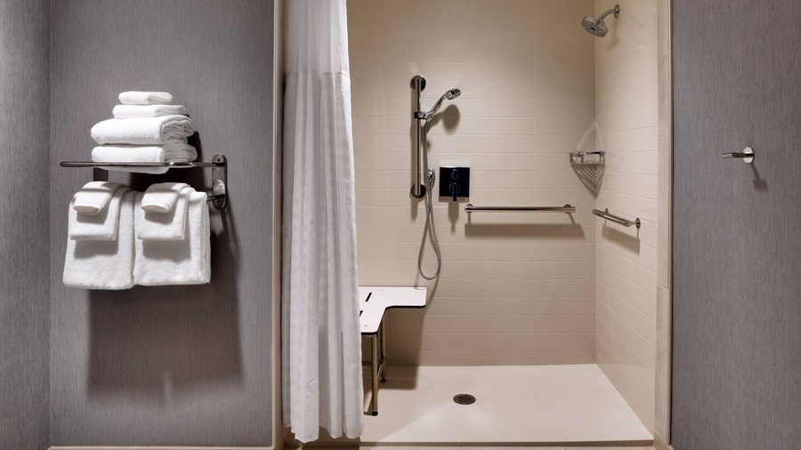 Hyatt Place Fayetteville Springdale — Bathroom