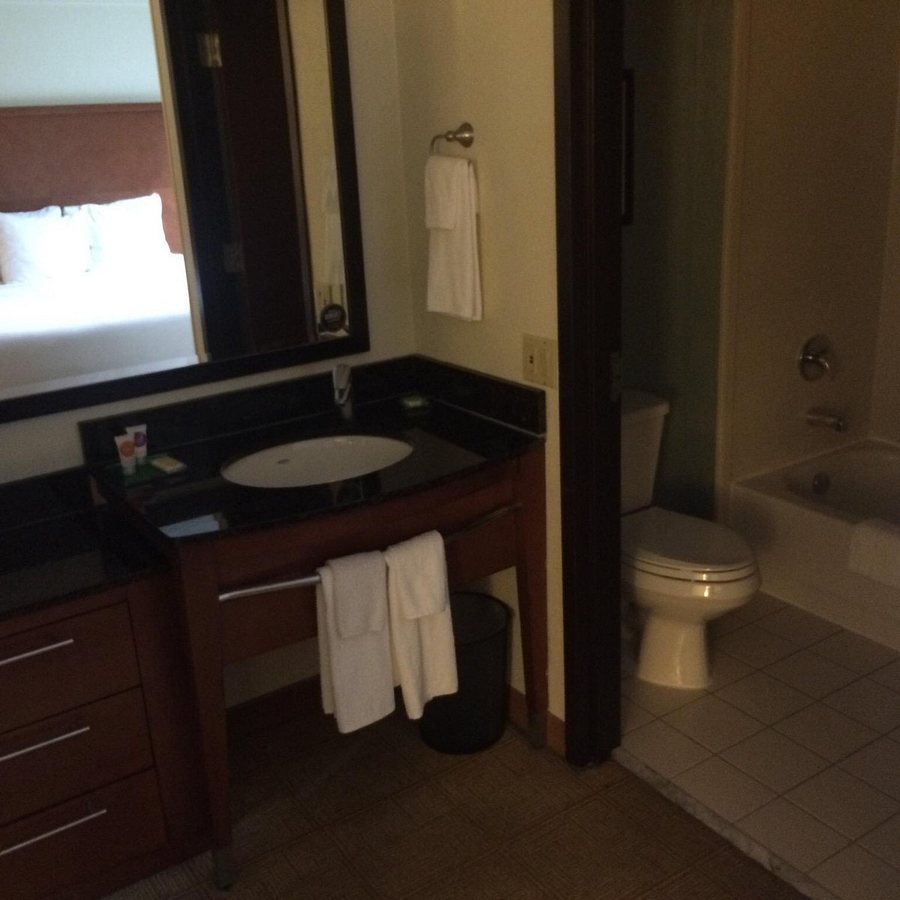 Hyatt Place Fort Lauderdale Plantation — Bathroom