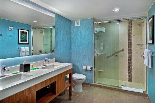 Hyatt Place Fredericksburg Mary Washington — Bathroom