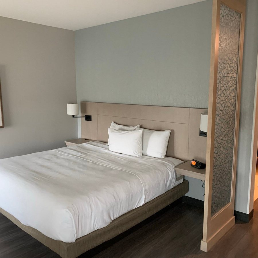 Hyatt Place Fresno — Guest room