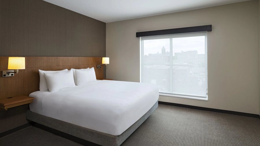 Hyatt Place Greensboro Downtown — Guest room