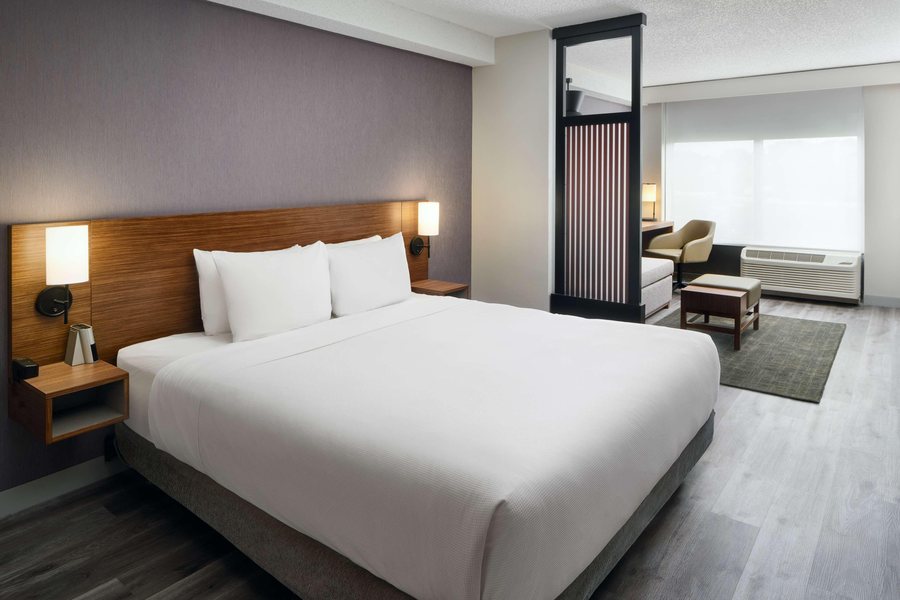 Hyatt Place Greensboro — Guest room
