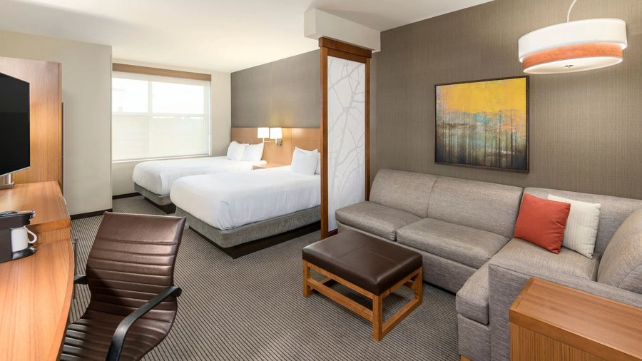 Hyatt Place Greenville Downtown — Guest room