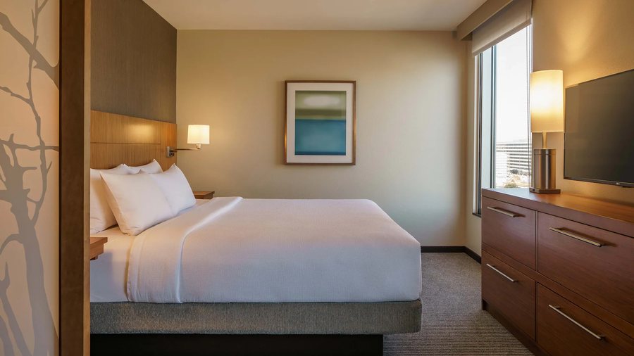 Hyatt Place Houston Galleria — Guest room