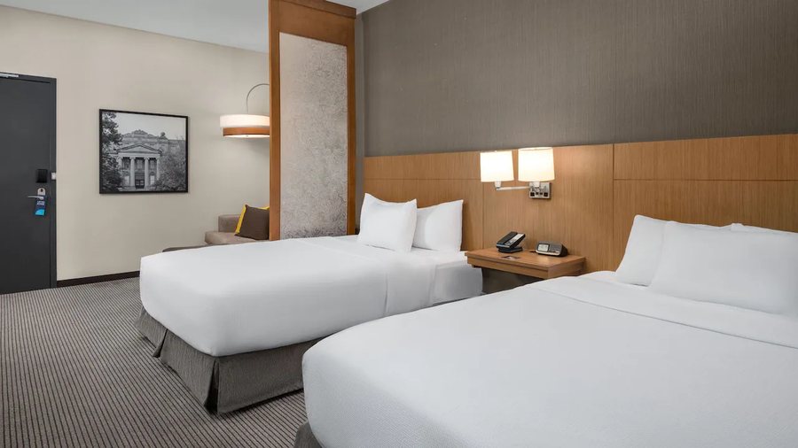 Hyatt Place Iowa City Downtown — Guest room