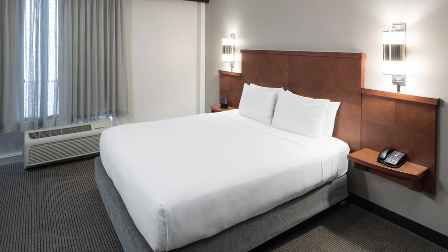 Hyatt Place Jacksonville Airport — Guest room