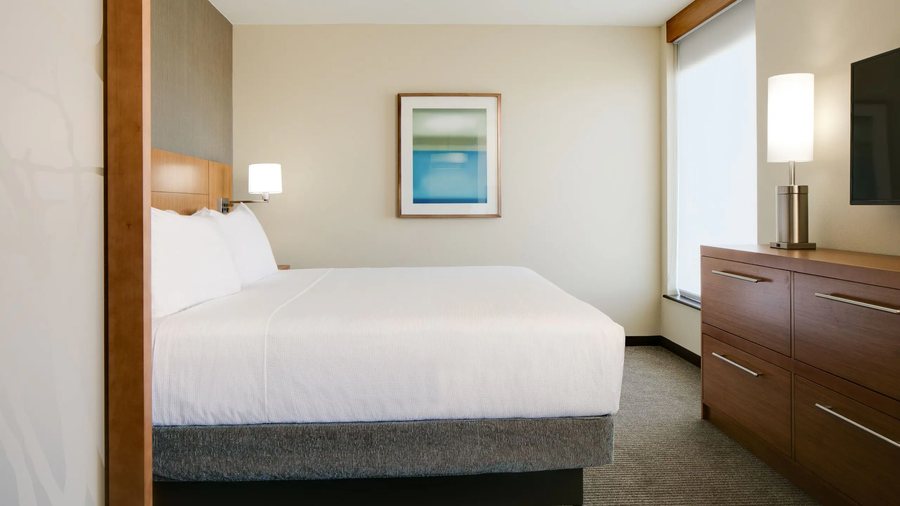 Hyatt Place Kansas City Lenexa City Center — Guest room