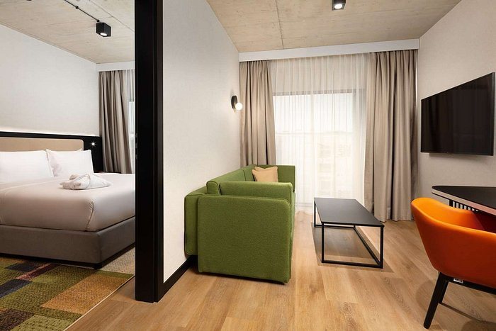 Hyatt Place Krakow — Guest room