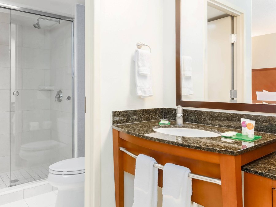 Hyatt Place Lake Mary Orlando North — Bathroom