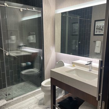 Hyatt Place Las Vegas at Silverton Village Las Vegas Nevada — Bathroom