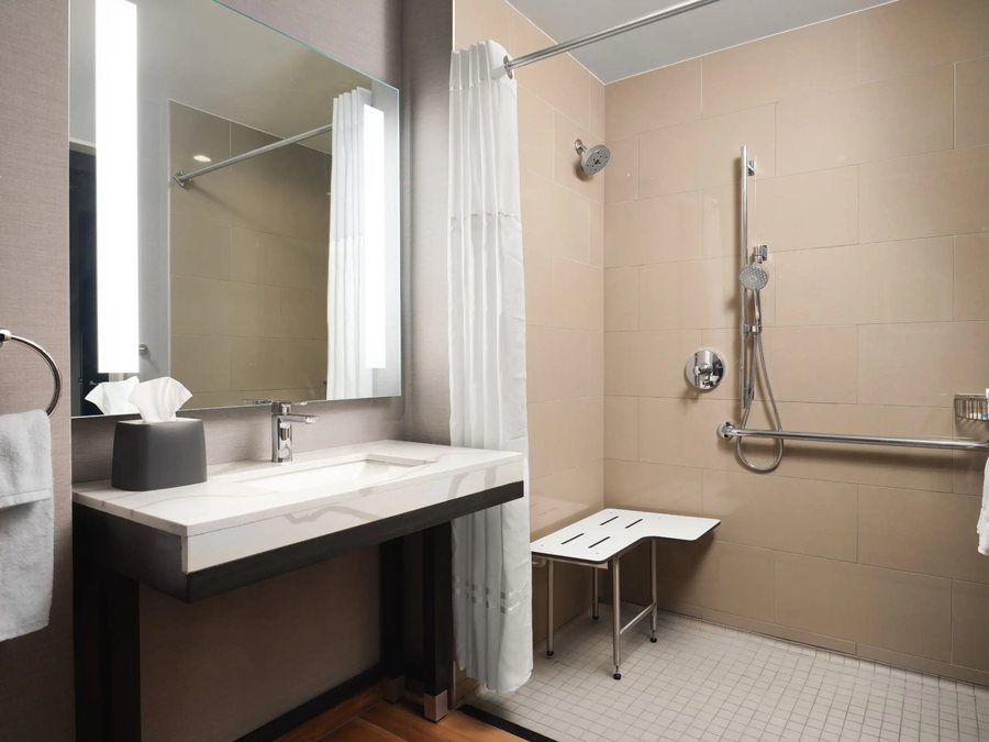 Hyatt Place LAX Century Blvd — Bathroom