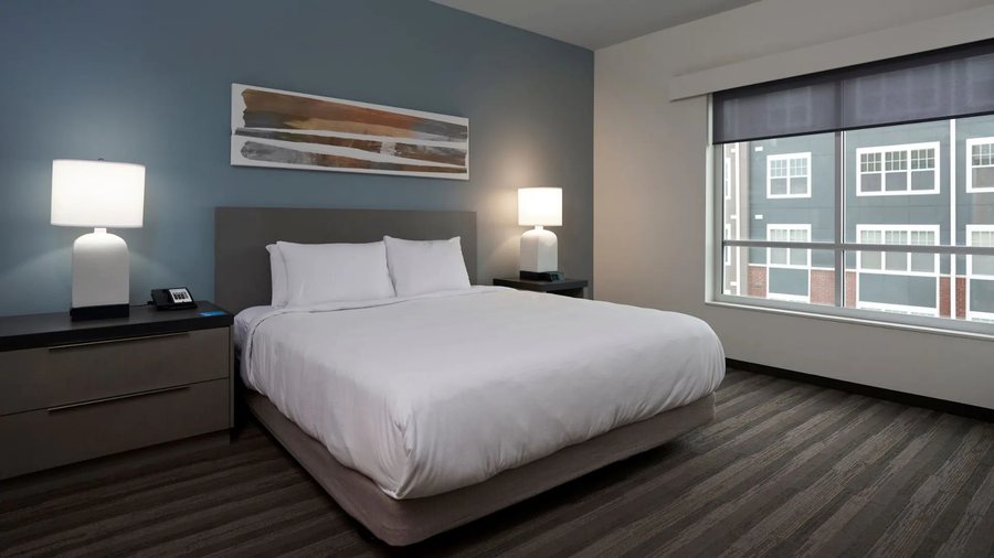 Hyatt Place Louisville East — Guest room
