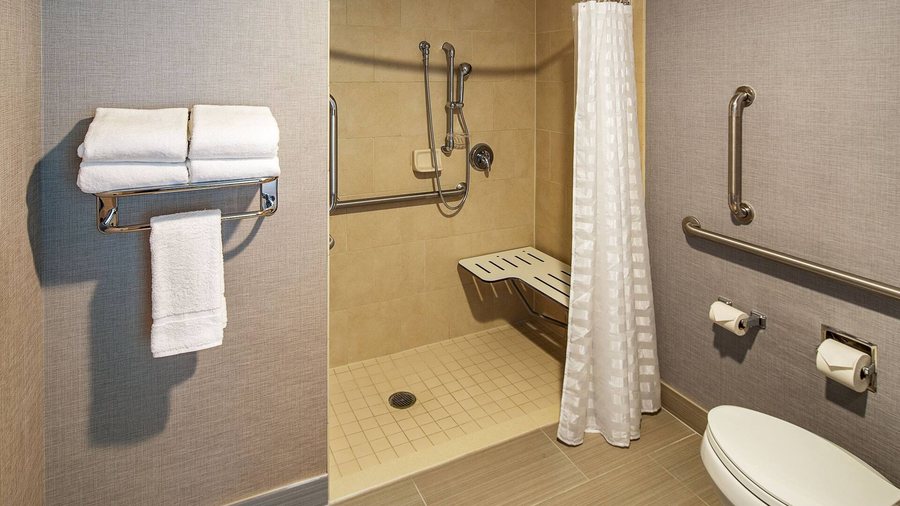 Hyatt Place Madison downtown — Bathroom