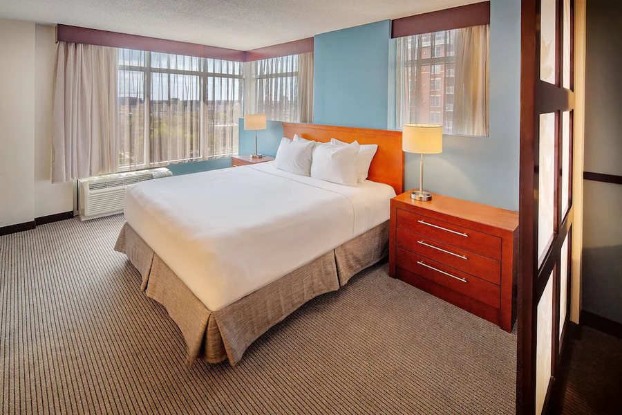 Hyatt Place Madison downtown — Guest room