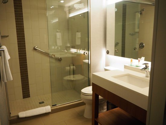 Hyatt Place Manati — Bathroom