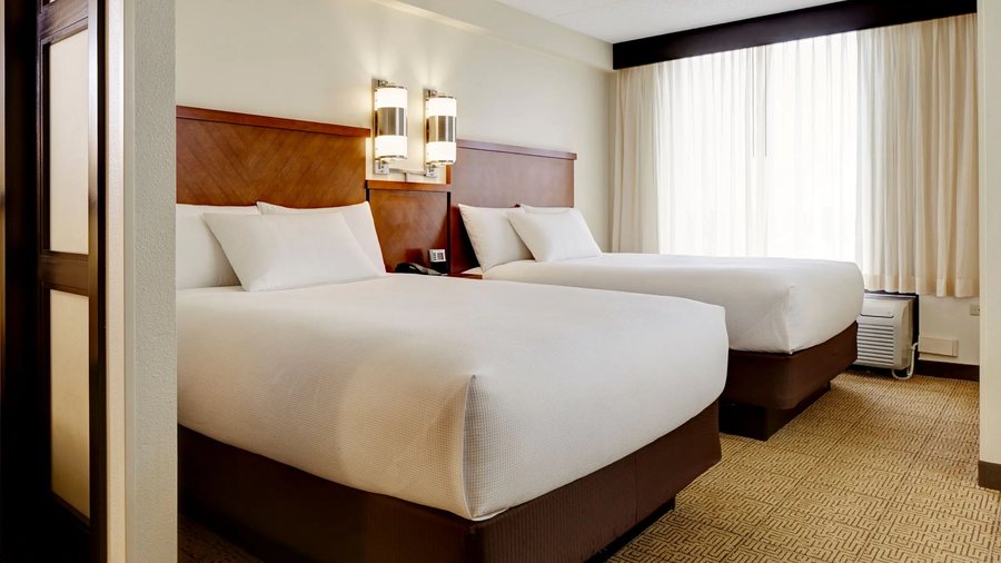 Hyatt Place Milwaukee Airport — Guest room