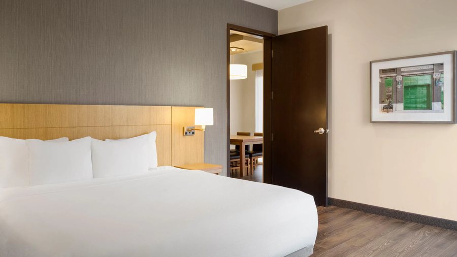 Hyatt Place Milwaukee Downtown — Guest room