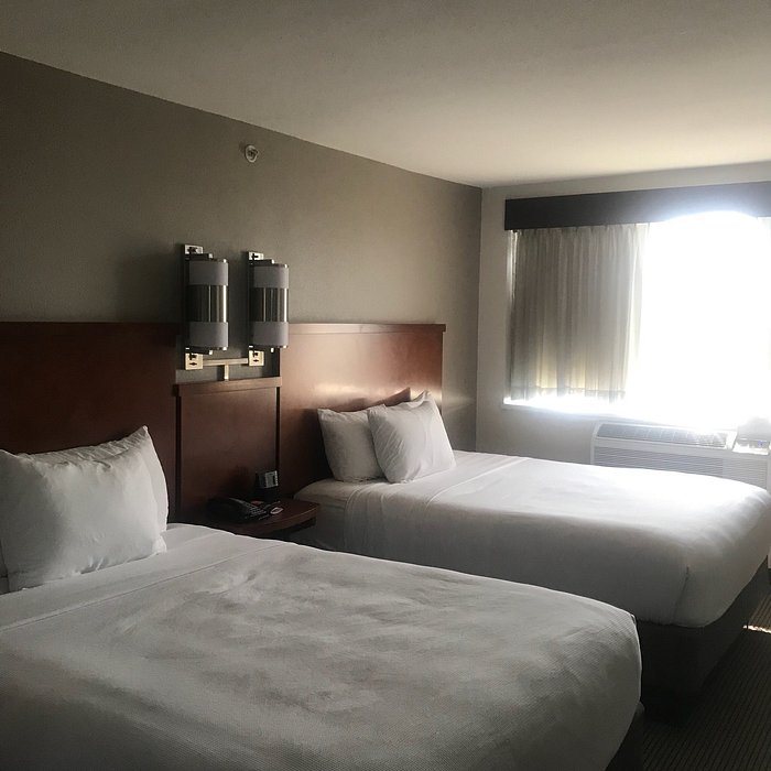 Hyatt Place Milwaukee West — Guest room