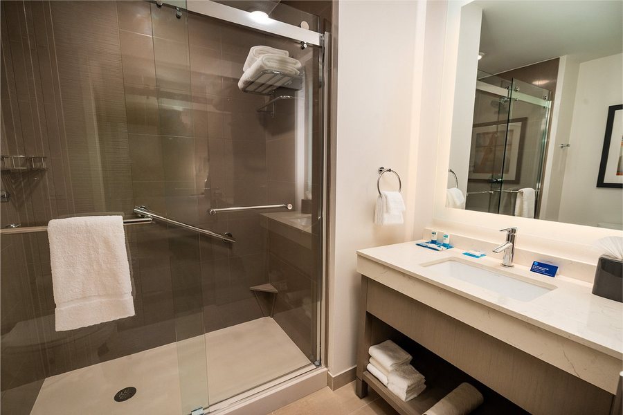Hyatt Place Nashville Franklin Cool Springs — Bathroom
