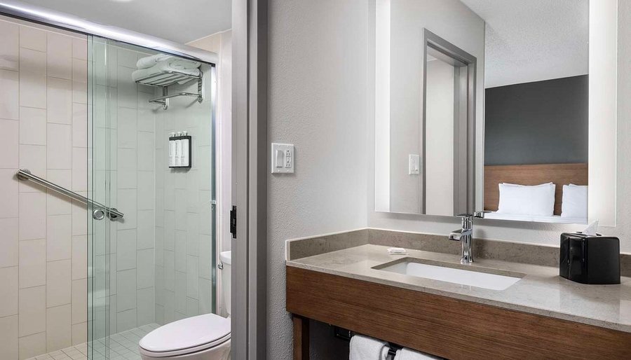 Hyatt Place Nashville Hendersonville — Bathroom
