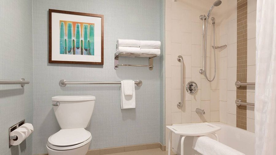Hyatt Place North Raleigh Midtown — Bathroom
