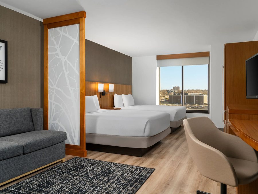 Hyatt Place Omaha Downtown Old Market — Guest room