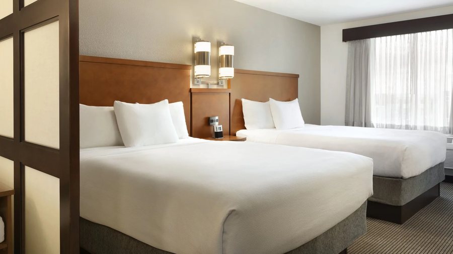 Hyatt Place Portland Airport Cascade Station — Guest room