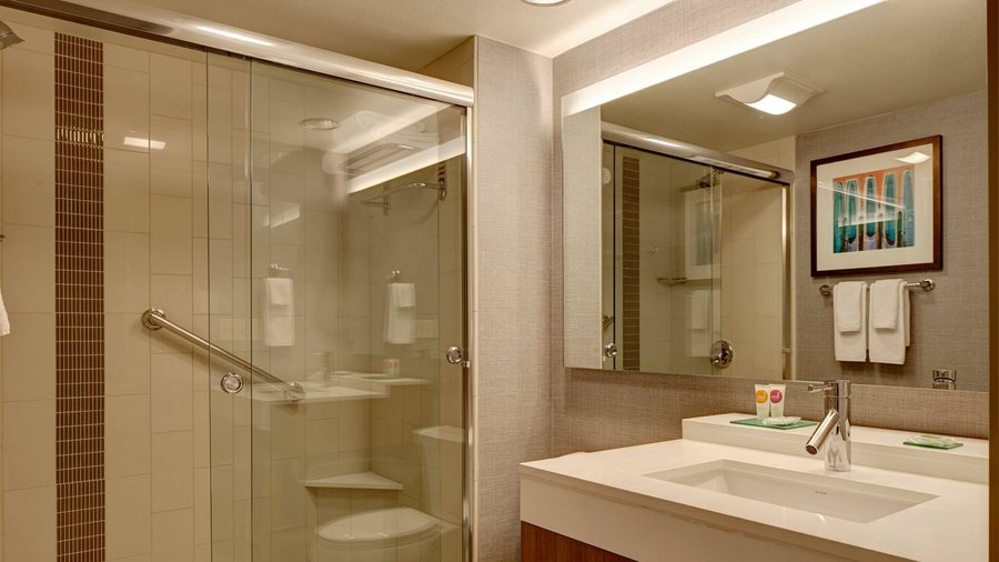 Hyatt Place Portland Downtown Old Port Square — Bathroom