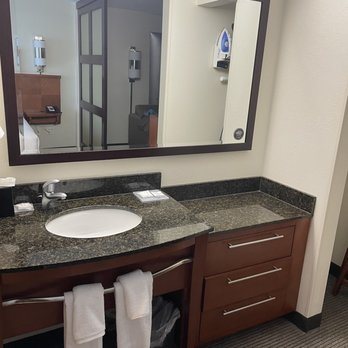 Hyatt Place Raleigh Cary — Bathroom