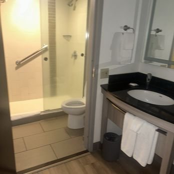 Hyatt Place Sacramento Rancho Cordova — Bathroom
