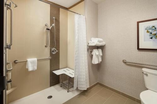 Hyatt Place Sacramento Roseville — Bathroom