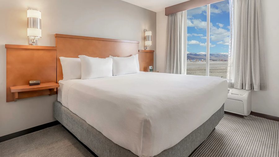 Hyatt Place Salt Lake City Airport — Guest room