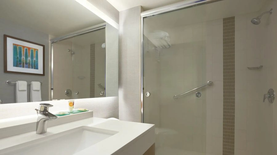 Hyatt Place Salt Lake City Downtown The Gateway — Bathroom