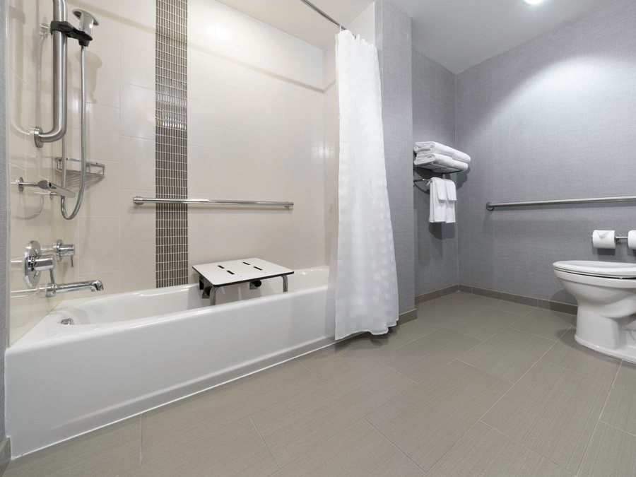 Hyatt Place Sandestin at Grand Boulevard — Bathroom