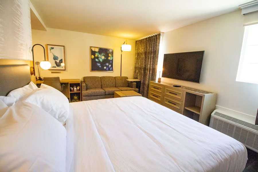 Hyatt Place Santa Barbara — Guest room