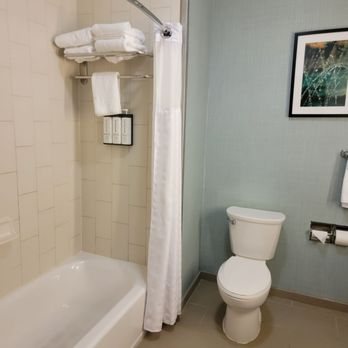 Hyatt Place Savannah Airport — Bathroom